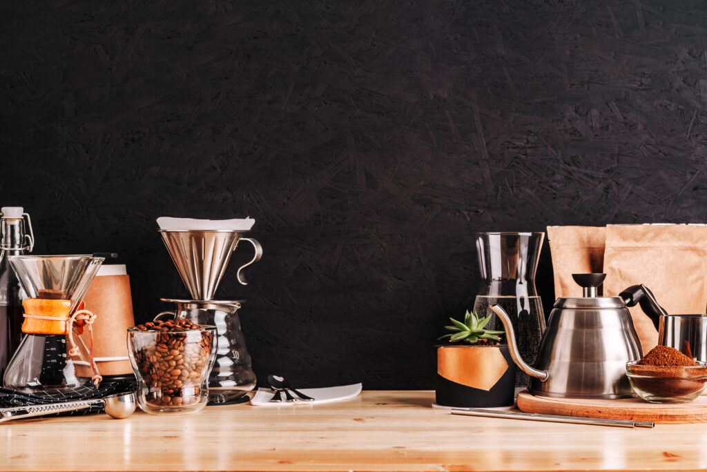 صورة لمكونات وعناصر طاولة ركن قهوة