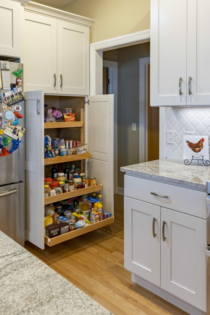 تقسيمات دولاب المطبخ من الداخل الخاصة بتخزين الطعام